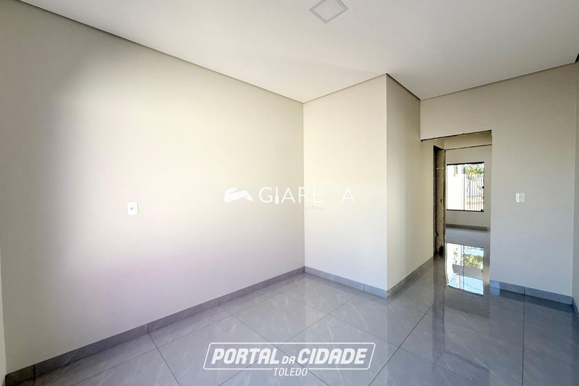 Casa &agrave; venda - 49m&sup2; - JARDIM PINHEIRINHO