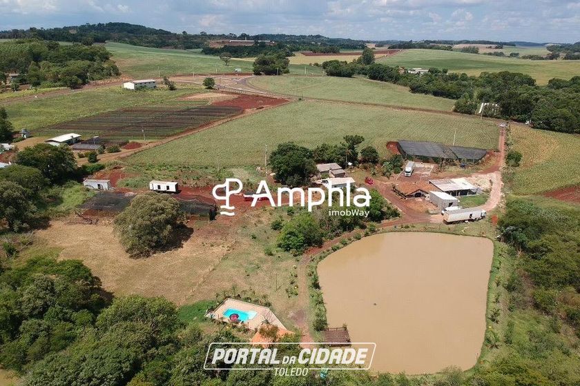 Ch&aacute;cara &agrave; venda - 70180m&sup2; - Centro