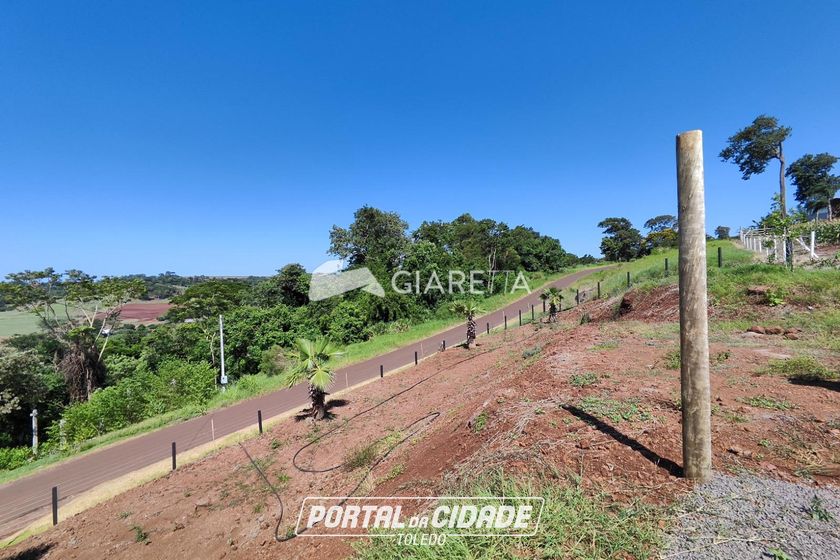 Ch&aacute;cara &agrave; venda - 20000m&sup2; - QUATRO PONTES