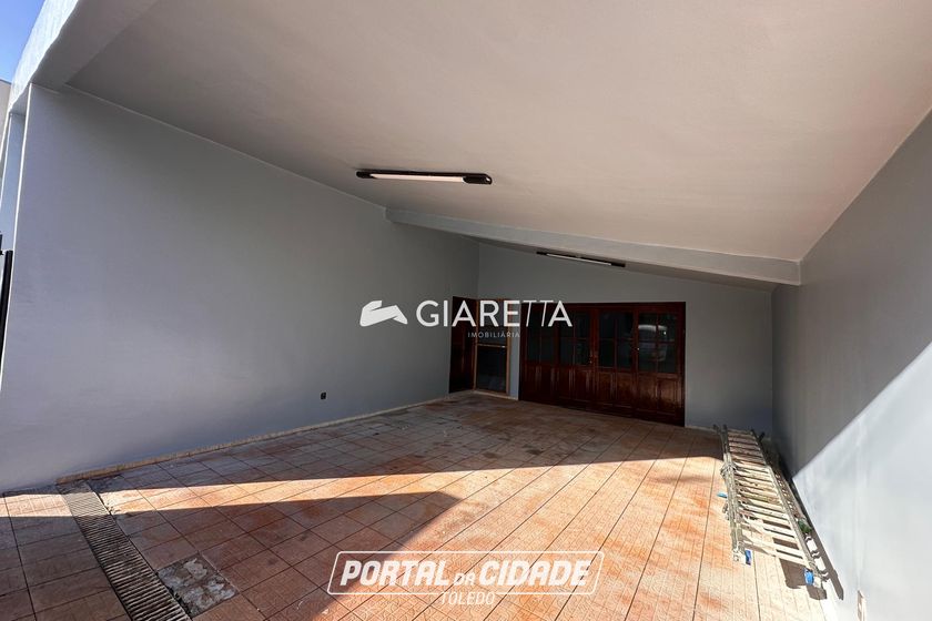 Casa &agrave; venda - 300m&sup2; - CENTRO