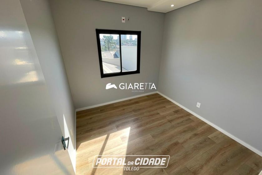 Sobrado &agrave; venda - 130m&sup2; - JARDIM PANCERA