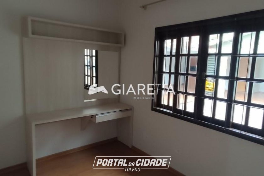 Casa para alugar - 180m&sup2; - JARDIM PANCERA