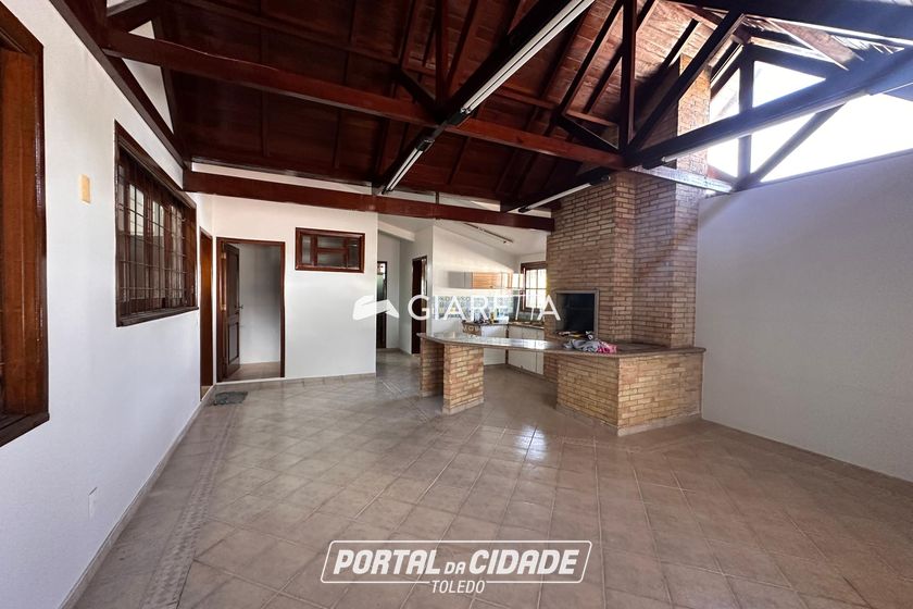 Casa para alugar - 300m&sup2; - CENTRO