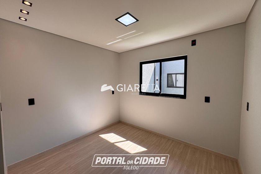 Casa &agrave; venda - 100m&sup2; - JARDIM PARIZOTTO