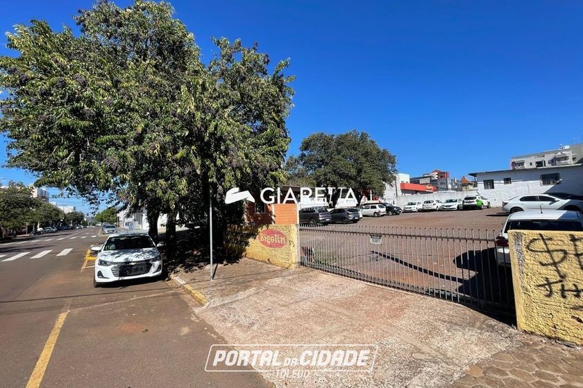 Terreno &agrave; venda - 800m&sup2; - CENTRO