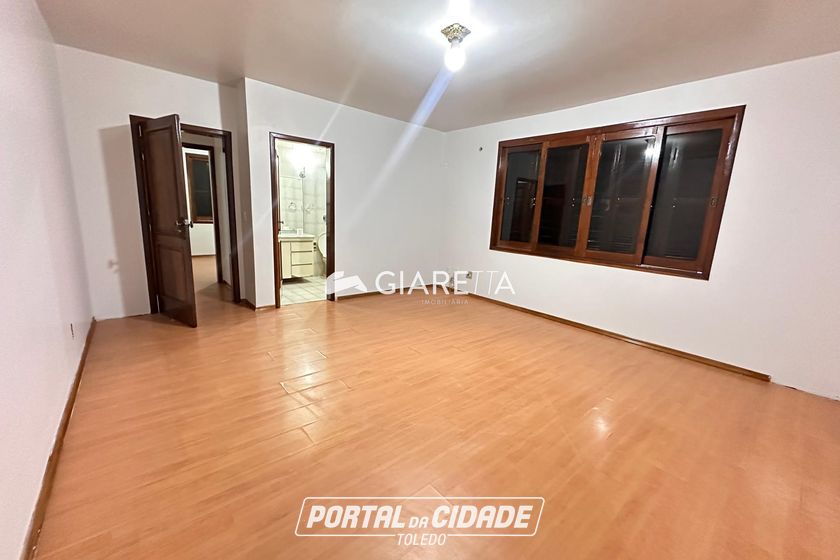 Casa &agrave; venda - 300m&sup2; - CENTRO