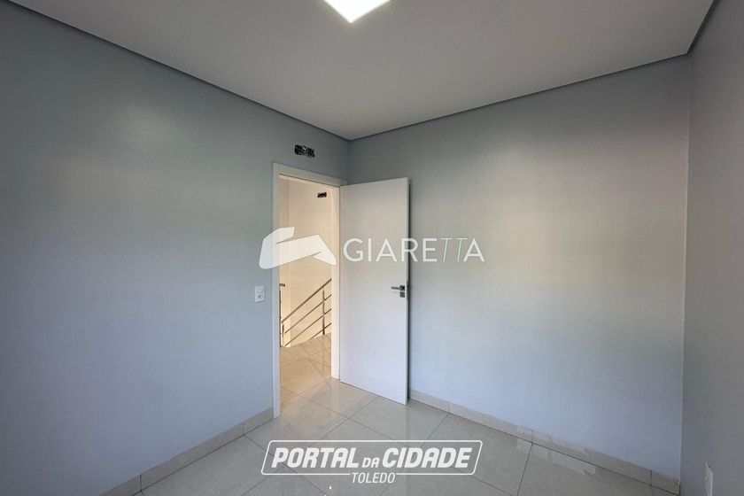 Sobrado para alugar - 115m&sup2; - JARDIM PARIZOTTO