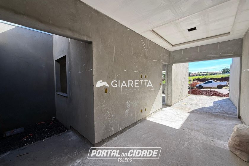 Casa &agrave; venda - 42m&sup2; - JARDIM PINHEIRINHO