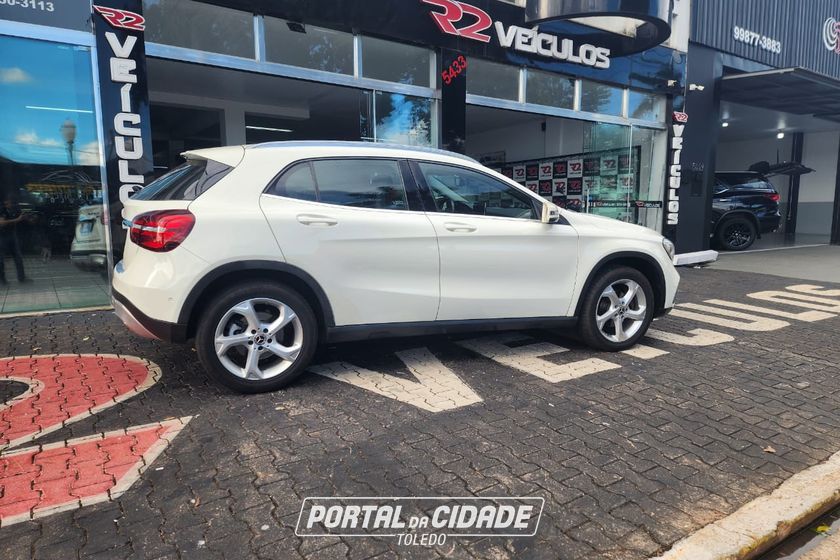 Mercedes-Benz CLA-200
