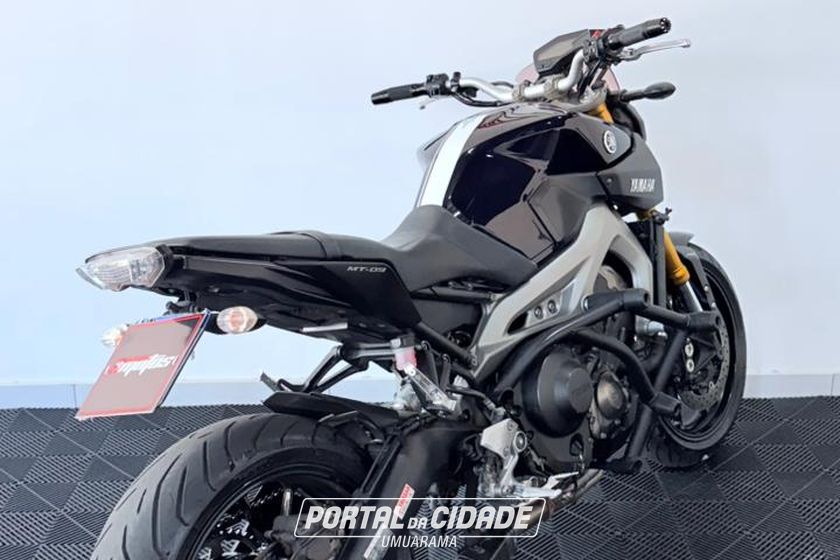 YAMAHA MT-09