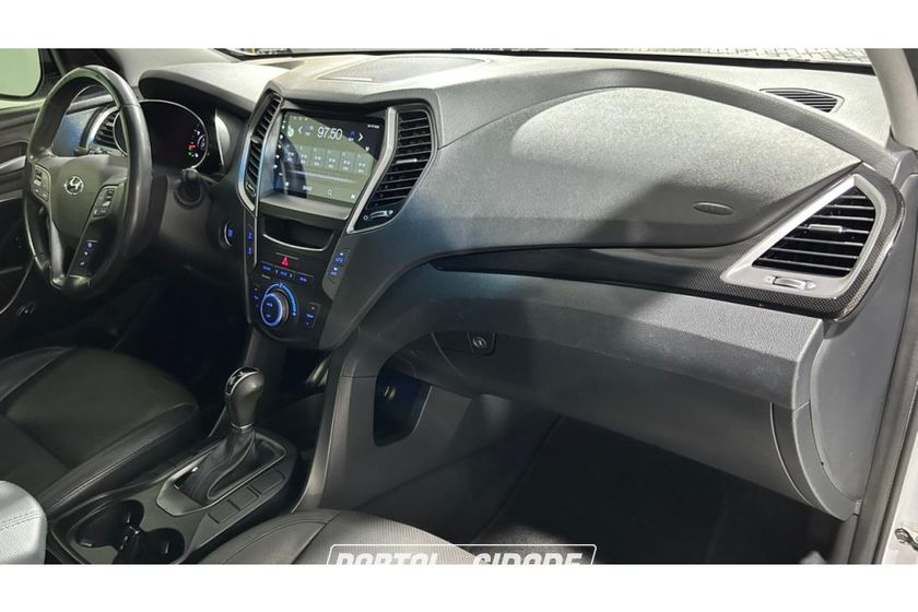 Hyundai Santa