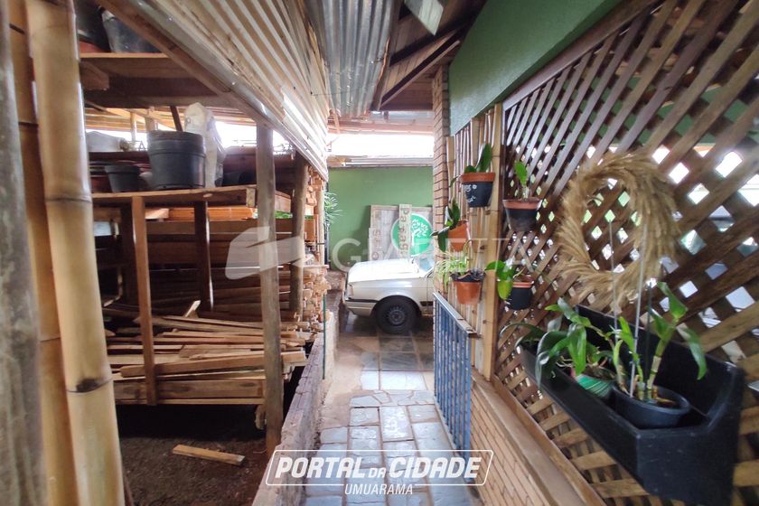 Terreno &agrave; venda - 250m&sup2; - CENTRO
