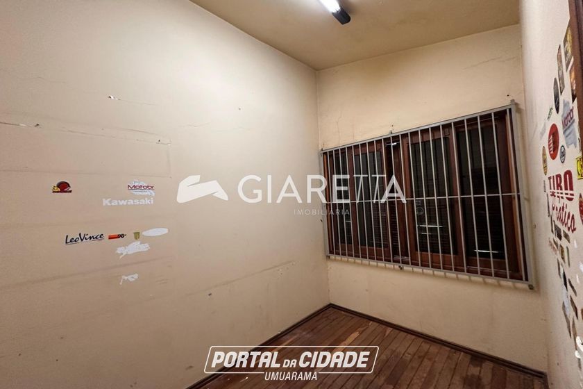 Casa &agrave; venda - 300m&sup2; - CENTRO