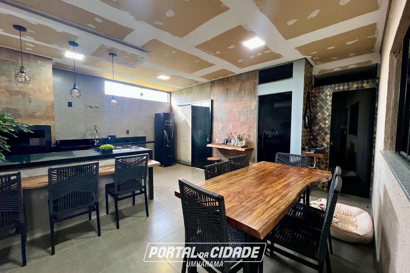 Casa &agrave; venda - Centro