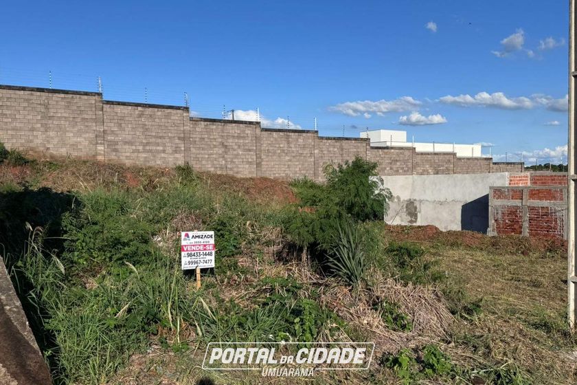 Terreno &agrave; venda - 180m&sup2; - Antartica