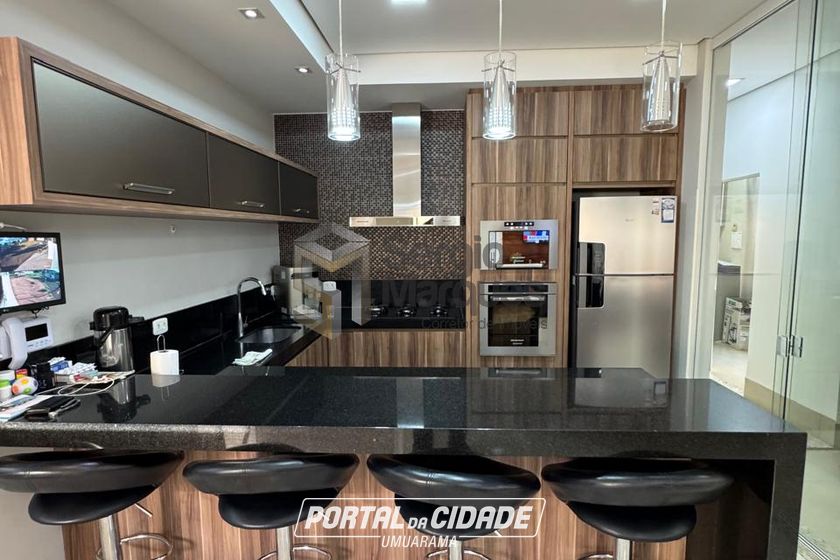 Casa &agrave; venda - 415m&sup2; - Zona V