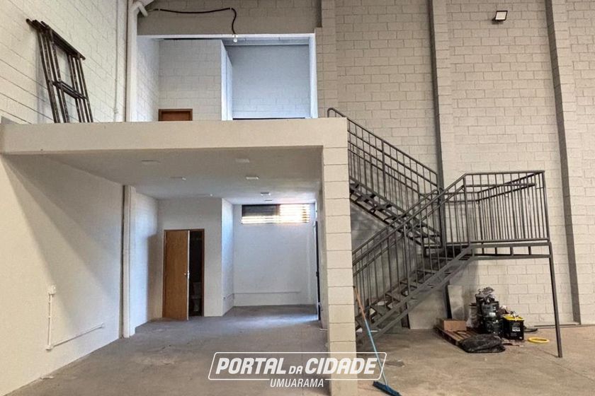 Sal&atilde;o Comercial para alugar - 1000m&sup2; - Parque Industrial II