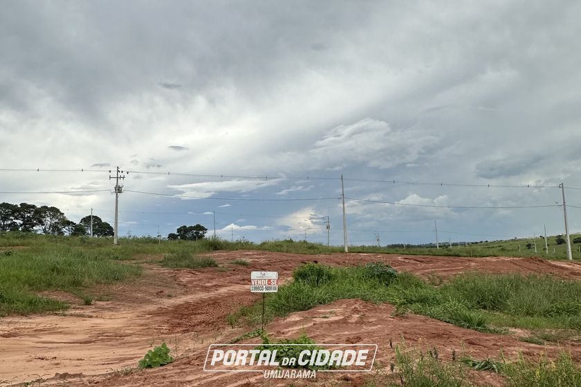 Terreno &agrave; venda - 300m&sup2; - Centro