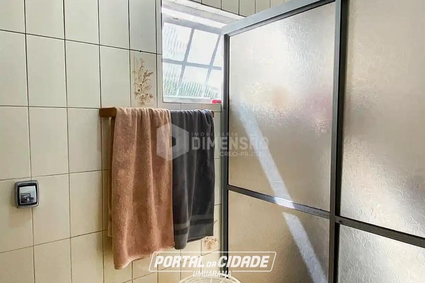 Casa &agrave; venda - 202m&sup2; - Zona Armaz&eacute;m