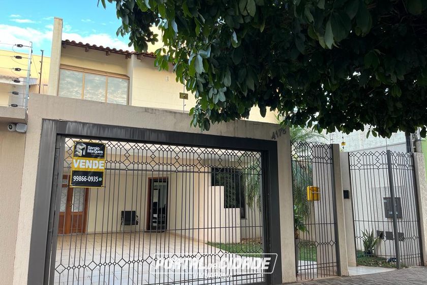 Sobrado &agrave; venda - 262m&sup2; - Zona Armaz&eacute;m