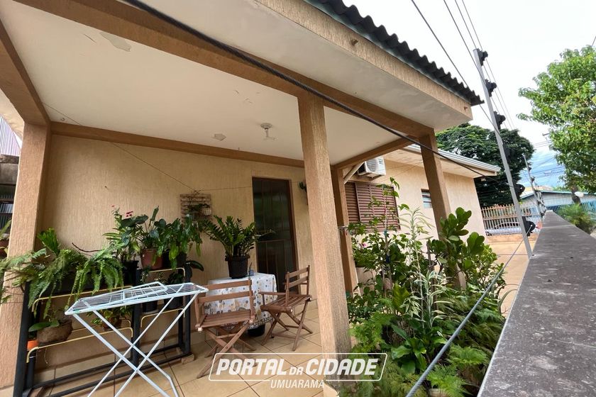 Casa &agrave; venda - 216m&sup2; - Jardim Birigui
