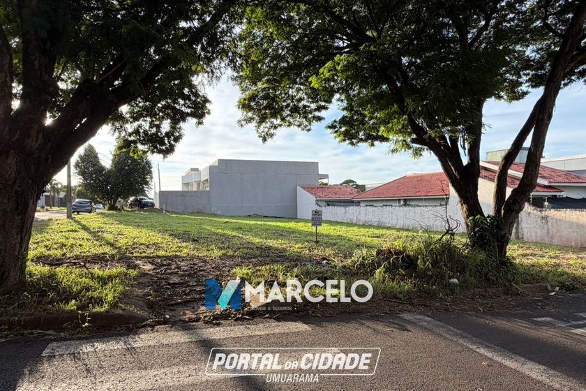 Terreno &agrave; venda - 648m&sup2; - Zona VII