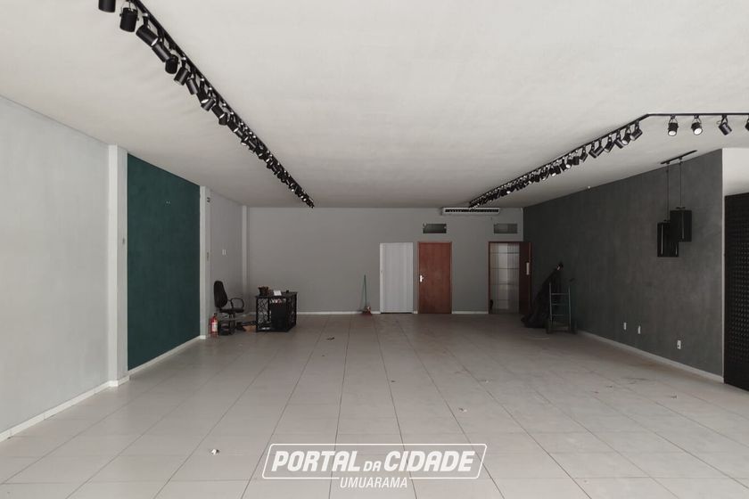 Sal&atilde;o Comercial para alugar - 500m&sup2; - Zona VII