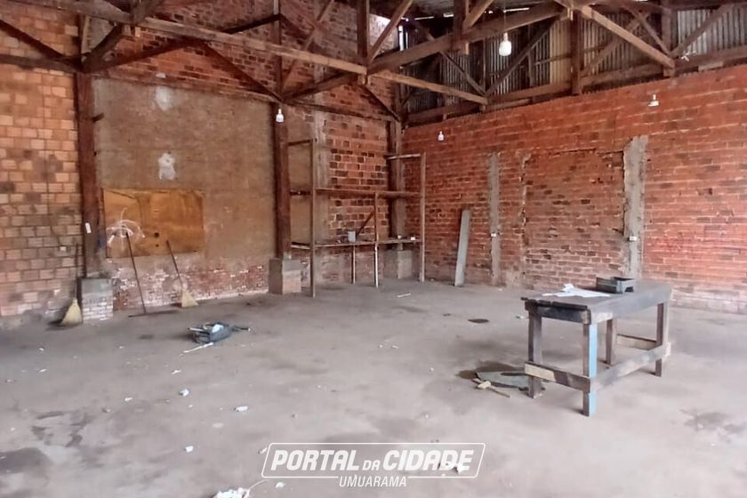 Sal&atilde;o Comercial para alugar - 240m&sup2; - Zona I