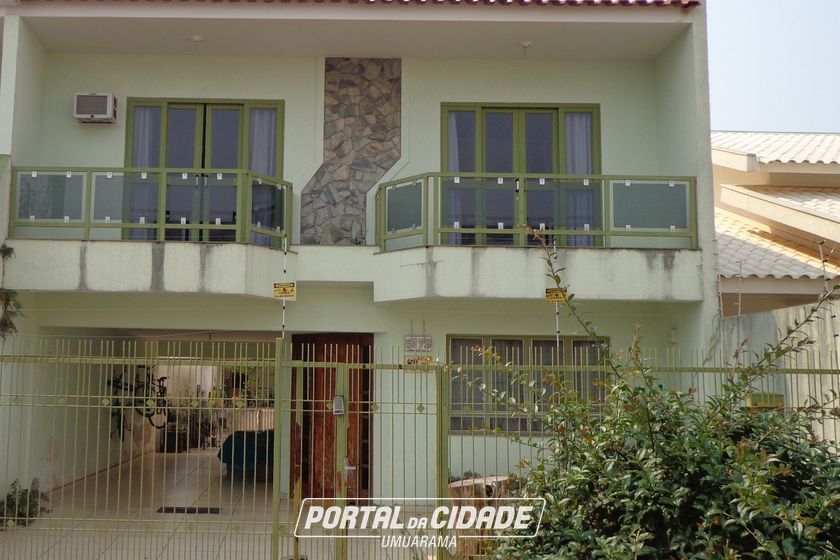 Sobrado &agrave; venda - 247m&sup2; - Zona 2