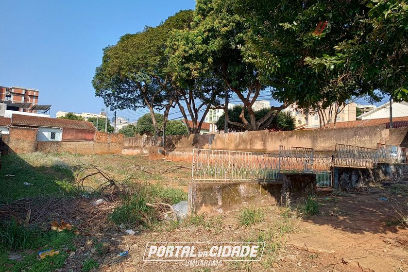 Terreno &agrave; venda - 490m&sup2; - Zona III