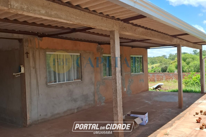 Ch&aacute;cara &agrave; venda - 200m&sup2; - Cafeeiros