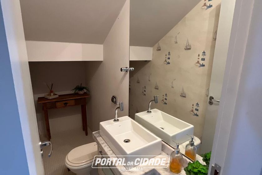Sobrado &agrave; venda - 245m&sup2; - Zona II
