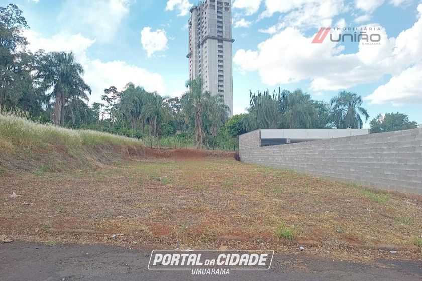Terreno &agrave; venda - 372m&sup2; - Jardim Floren&ccedil;a