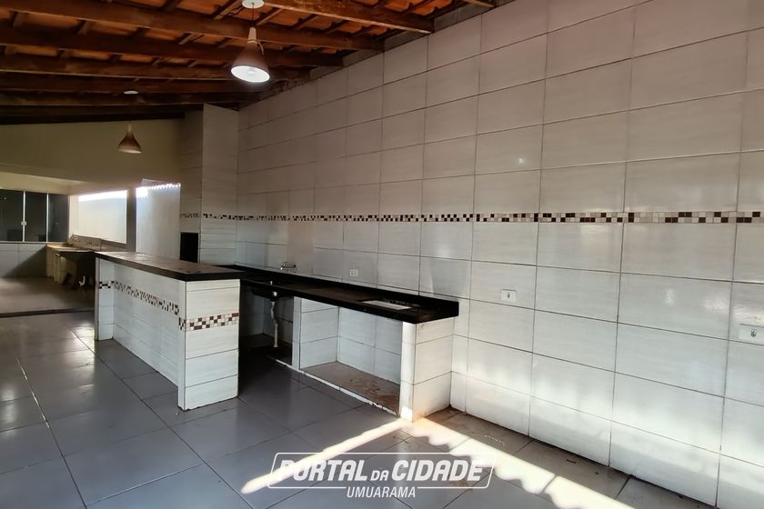 Casa para alugar - 324m&sup2; - ZONA V