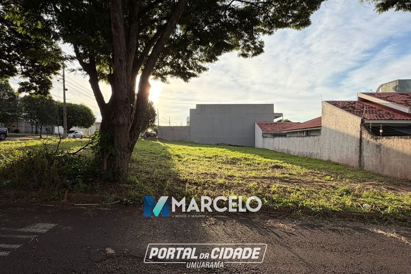 Terreno &agrave; venda - 648m&sup2; - Zona VII