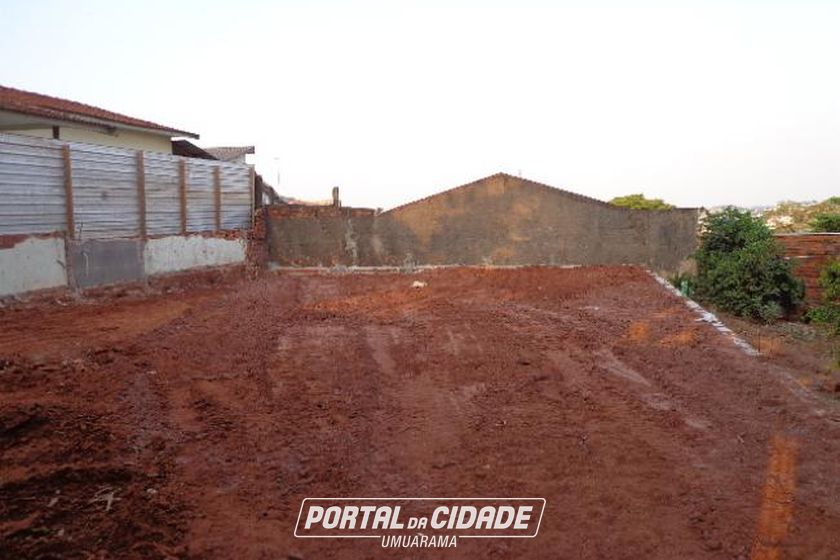 Terreno &agrave; venda - 181m&sup2; - Zona 3