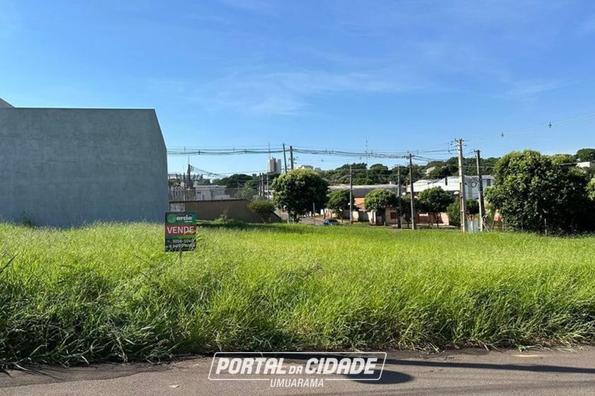 Terreno &agrave; venda - 181m&sup2; - Jardim Cima