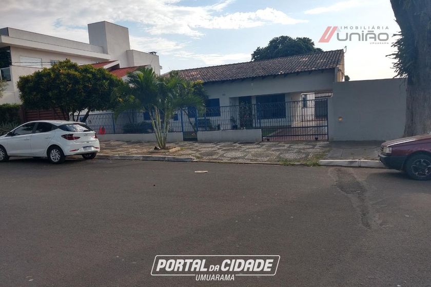 Sala Comercial &agrave; venda - 180m&sup2; - Zona I