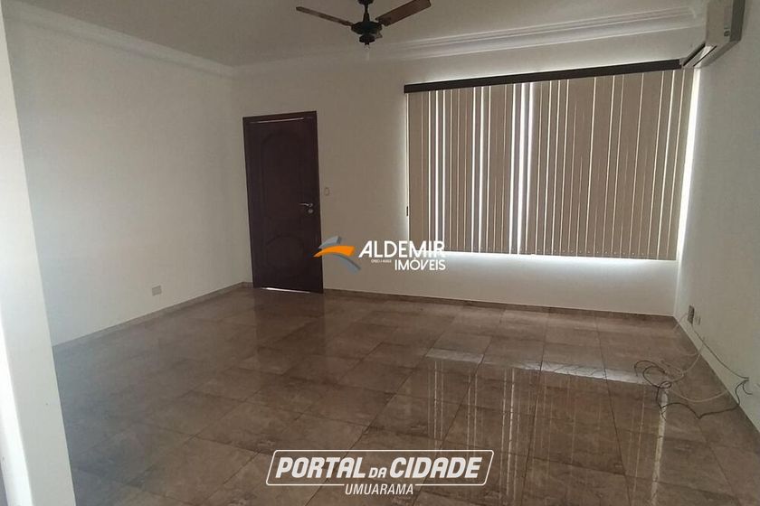 Sobrado &agrave; venda - 289m&sup2; - Zona Armaz&eacute;m