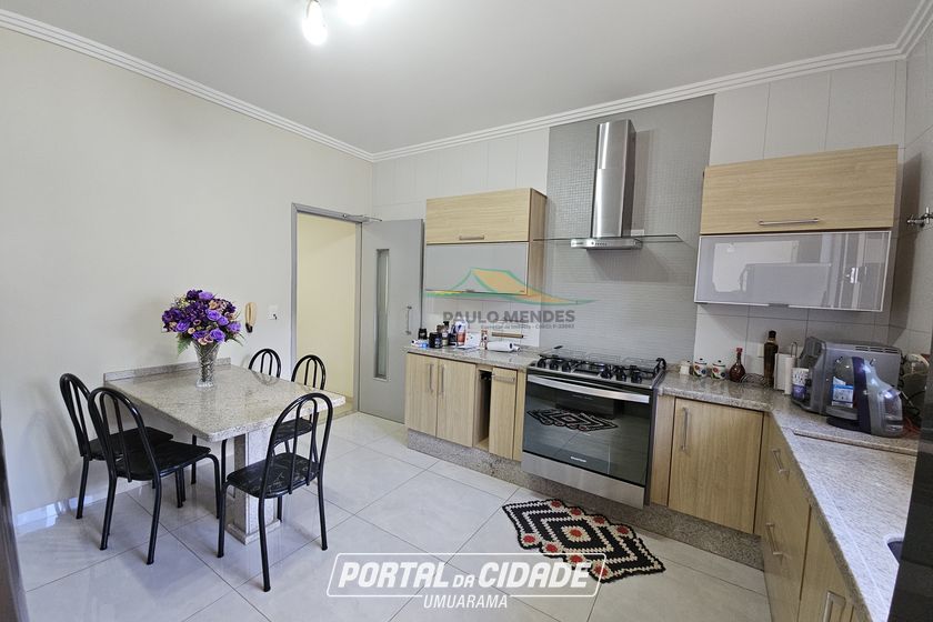 Sobrado &agrave; venda - 292m&sup2; - Zona 3