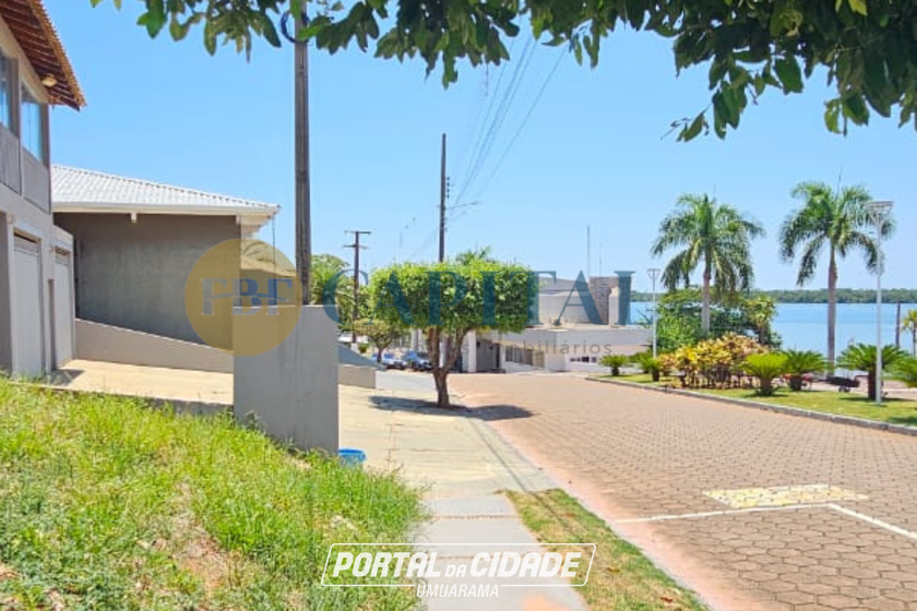 Casa &agrave; venda - 558m&sup2; - Centro