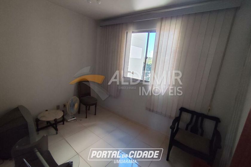 Apartamento para alugar - 74m&sup2; - Zona 6