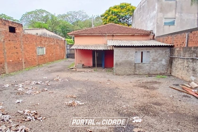 Sal&atilde;o Comercial para alugar - 240m&sup2; - Zona I