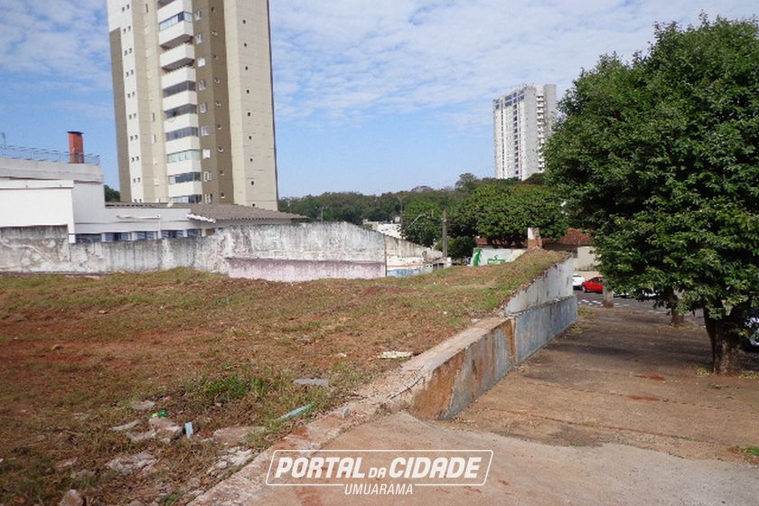 Terreno &agrave; venda - 1631m&sup2; - Zona 1