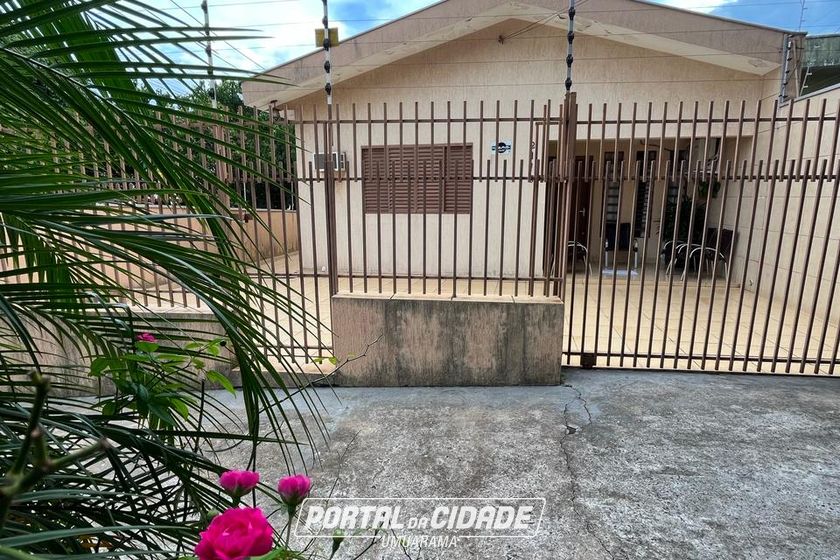 Casa &agrave; venda - 216m&sup2; - Jardim Birigui
