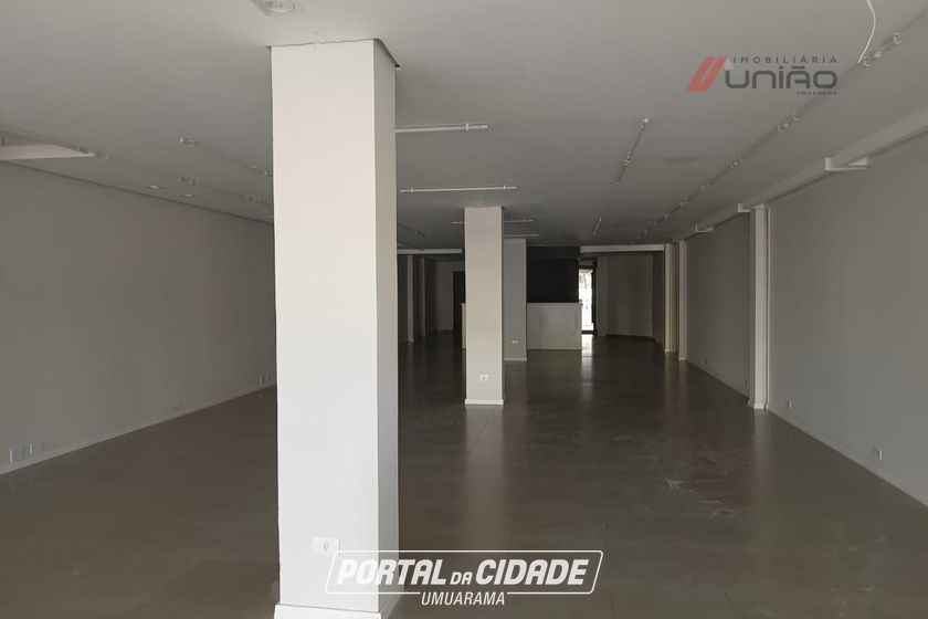 Sal&atilde;o Comercial para alugar - 245m&sup2; - Centro