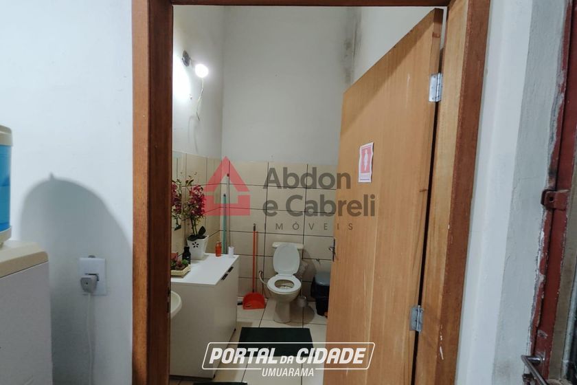 Sal&atilde;o Comercial &agrave; venda - 726m&sup2; - Zona Armazem