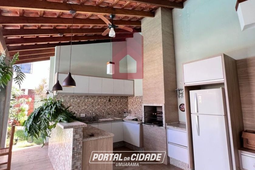 Casa &agrave; venda - 700m&sup2; - Centro