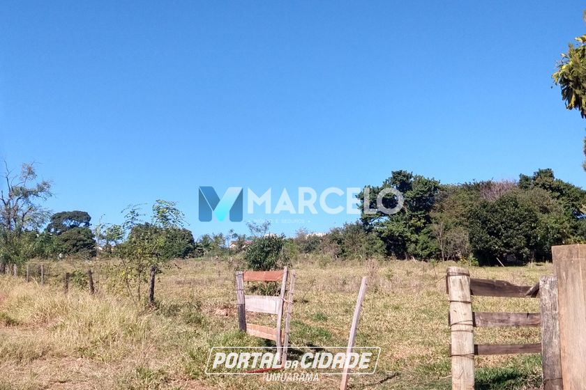 Ch&aacute;cara &agrave; venda - 3795m&sup2; - -