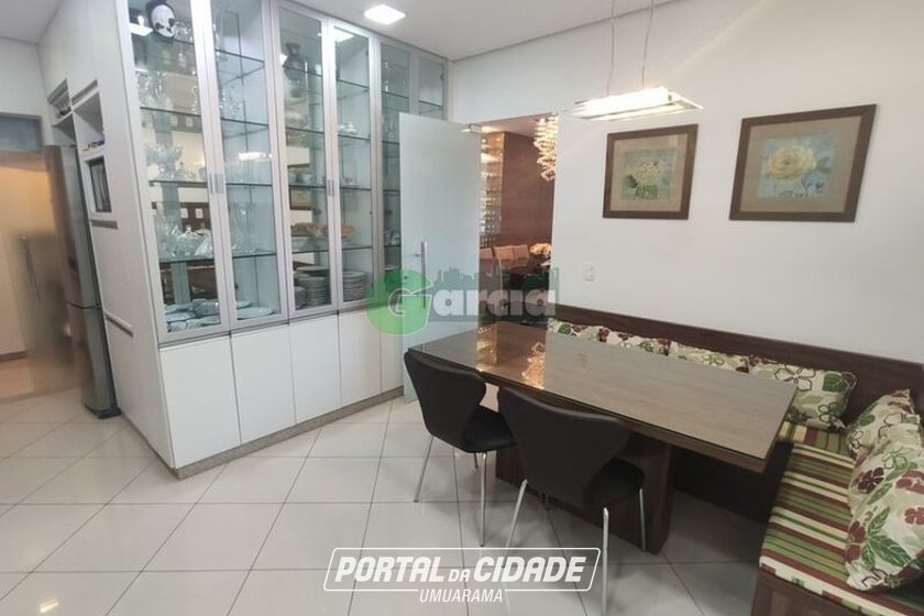 Apartamento &agrave; venda - 131m&sup2; - Zona I